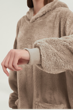 Load image into Gallery viewer, Double-pocket fleece hoodie(brown)