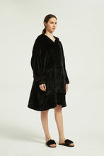 Load image into Gallery viewer, Oversized Light Wearable lanket Sweatshirt(black)