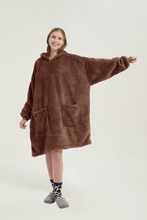 Load image into Gallery viewer, Double-pocket fleece hoodie（ light coffee）
