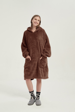 Load image into Gallery viewer, Double-pocket fleece hoodie（ light coffee）
