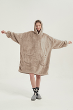 Load image into Gallery viewer, Double-pocket fleece hoodie（brown）
