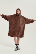 Load image into Gallery viewer, Double-pocket fleece hoodie（ light coffee）
