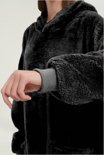 Load image into Gallery viewer, Double-pocket fleece hoodie（black）
