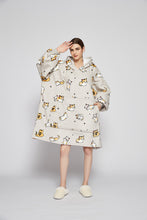 Load image into Gallery viewer, Oversized hoodie (cat)
